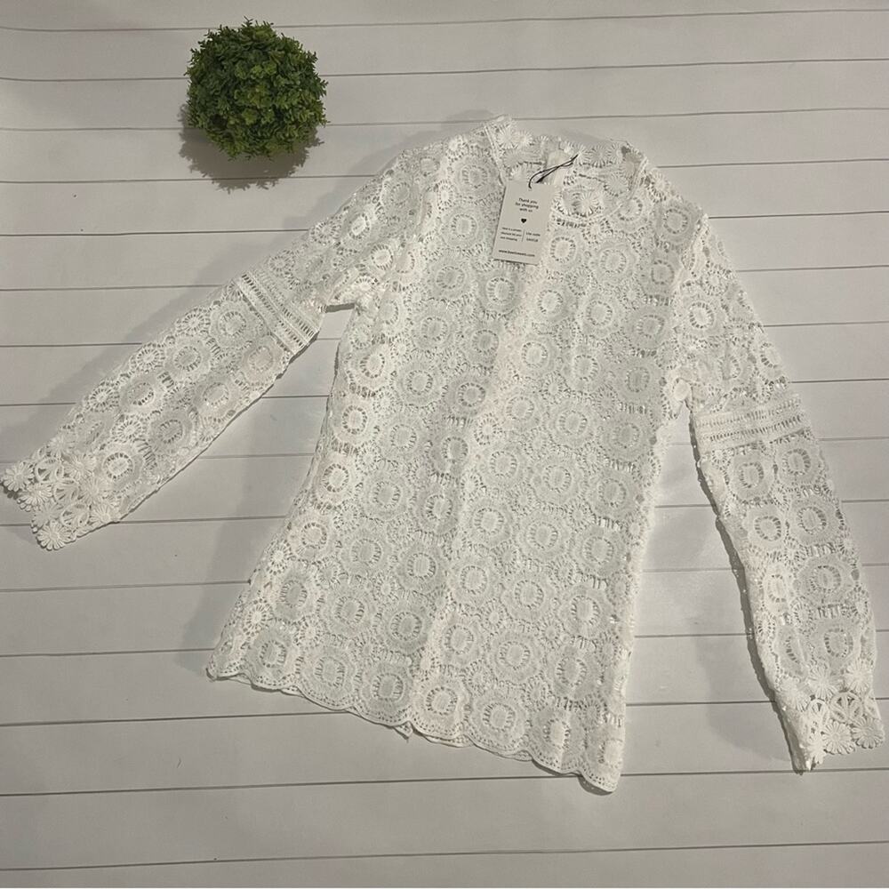 NWT Boutique See Through‎ Lace Ling Sleeve Overlay Layering Top Women’s Small